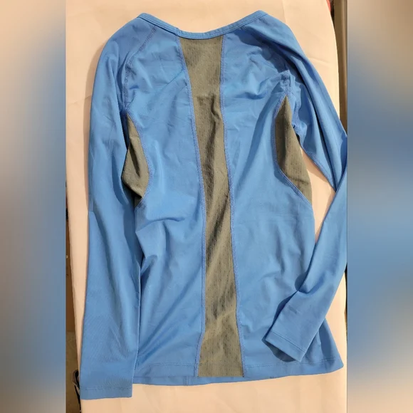 2XU compression top - Picture 2 of 2